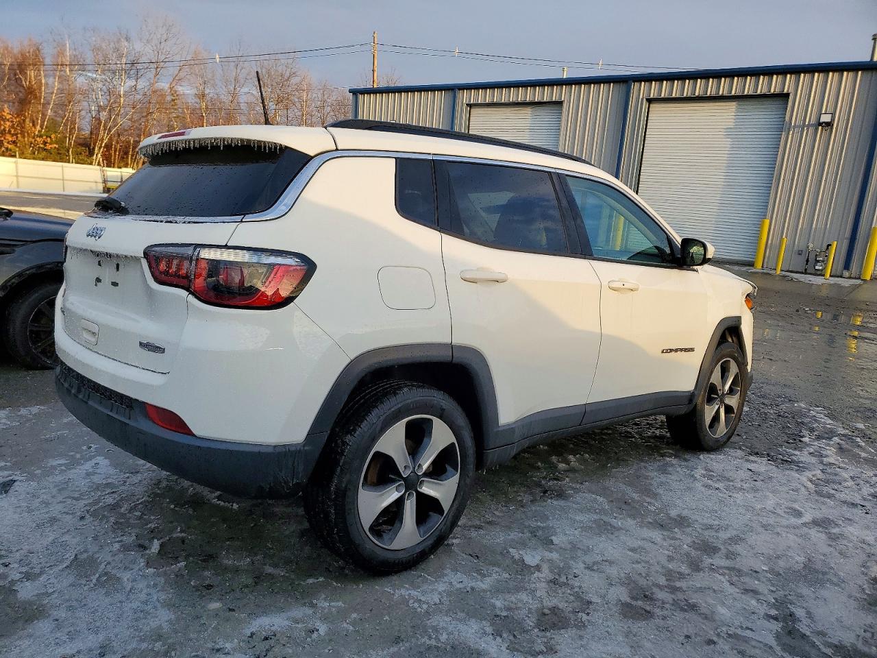 2017 JEEP COMPASS LATITUDE photo 3
