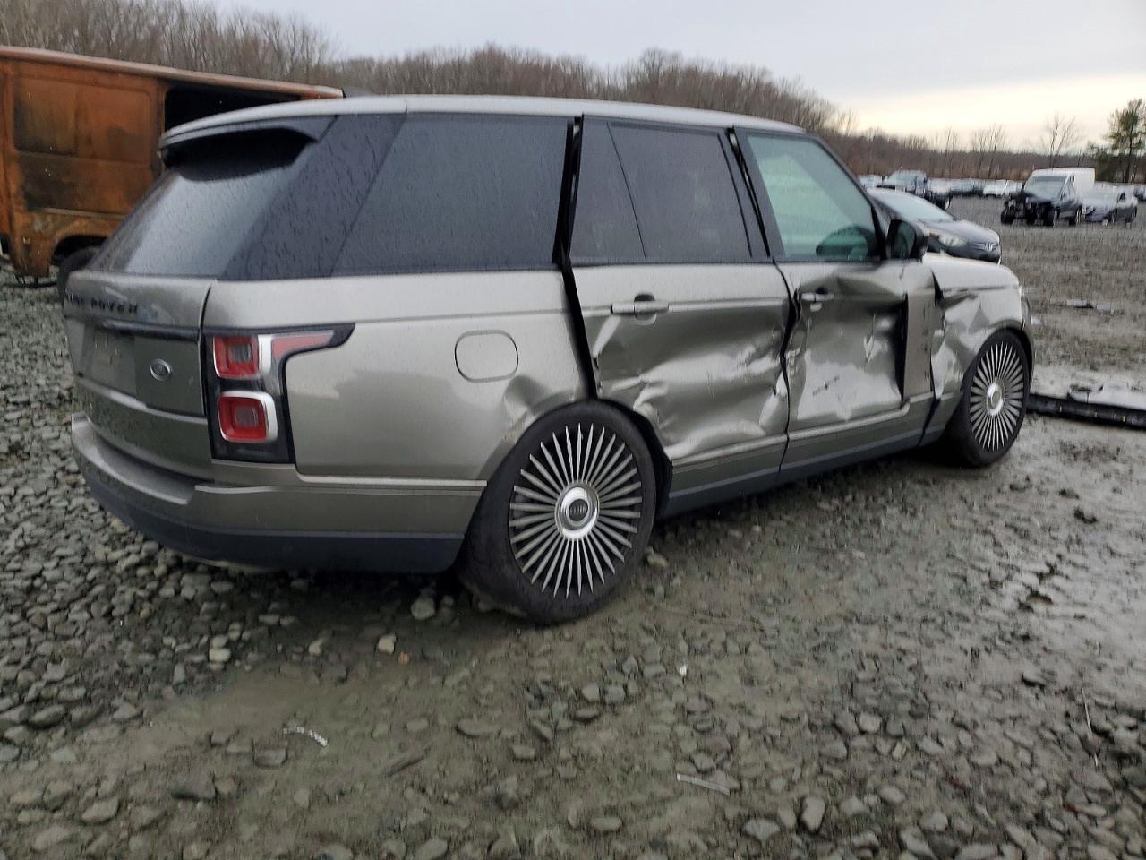 2018 LAND ROVER RANGE ROVER SUPERCHARGED photo 3
