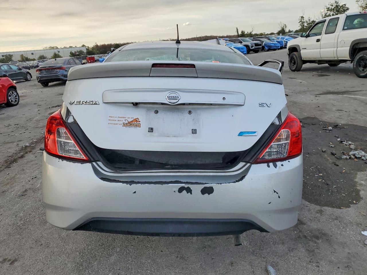 2019 NISSAN VERSA S photo 6