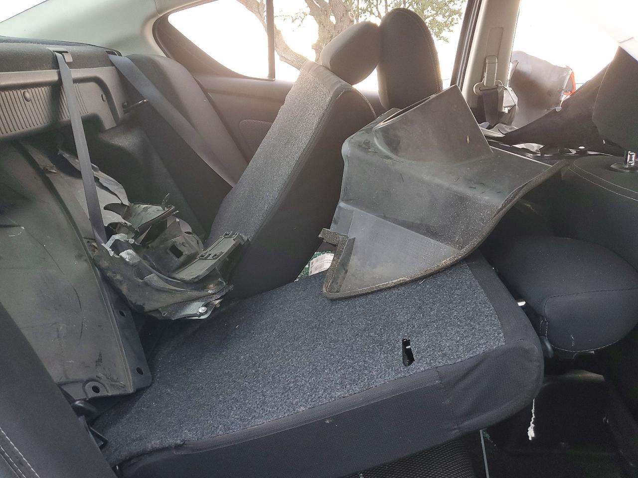 2019 NISSAN VERSA S photo 10