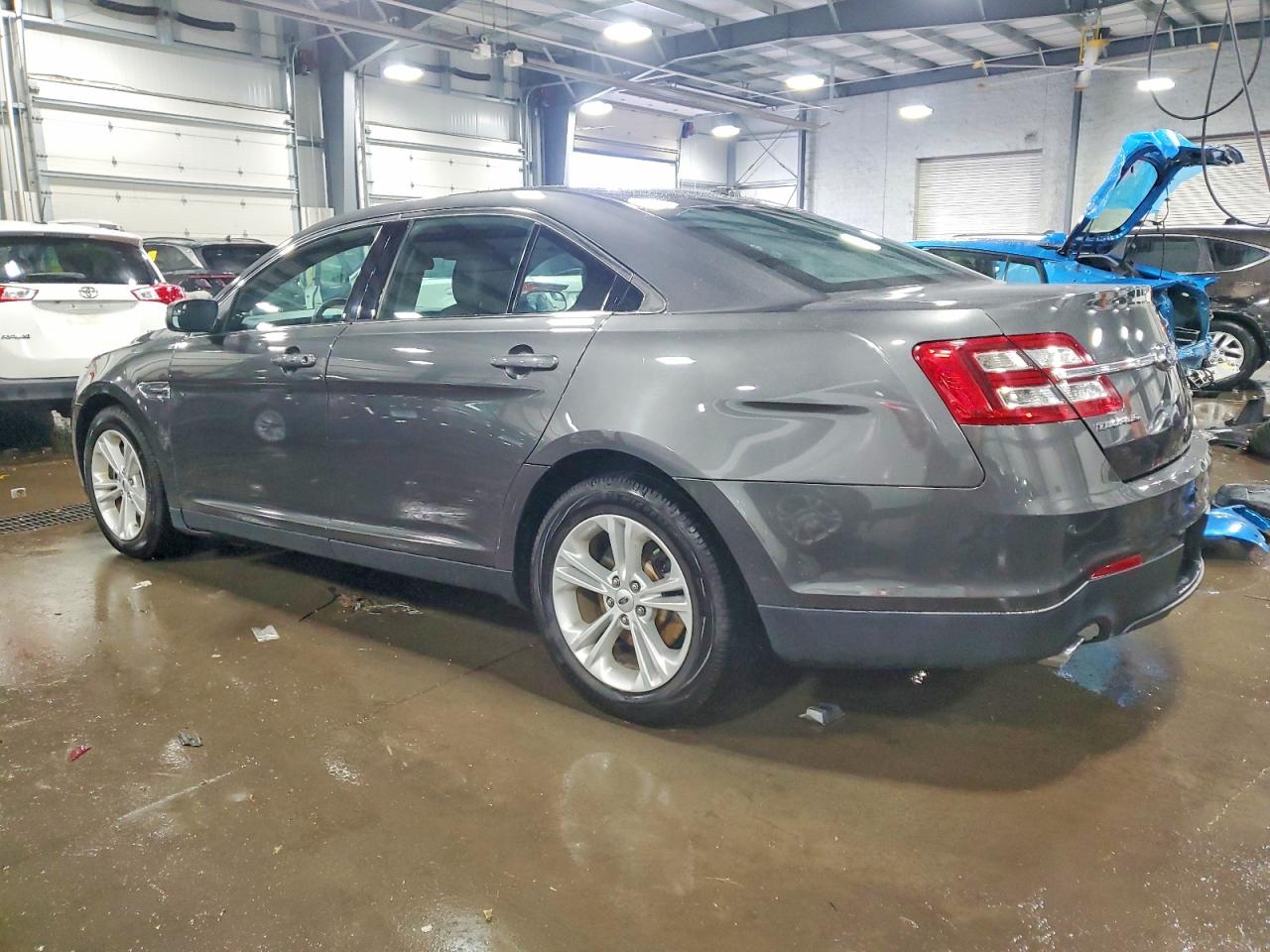2015 FORD TAURUS SEL photo 2