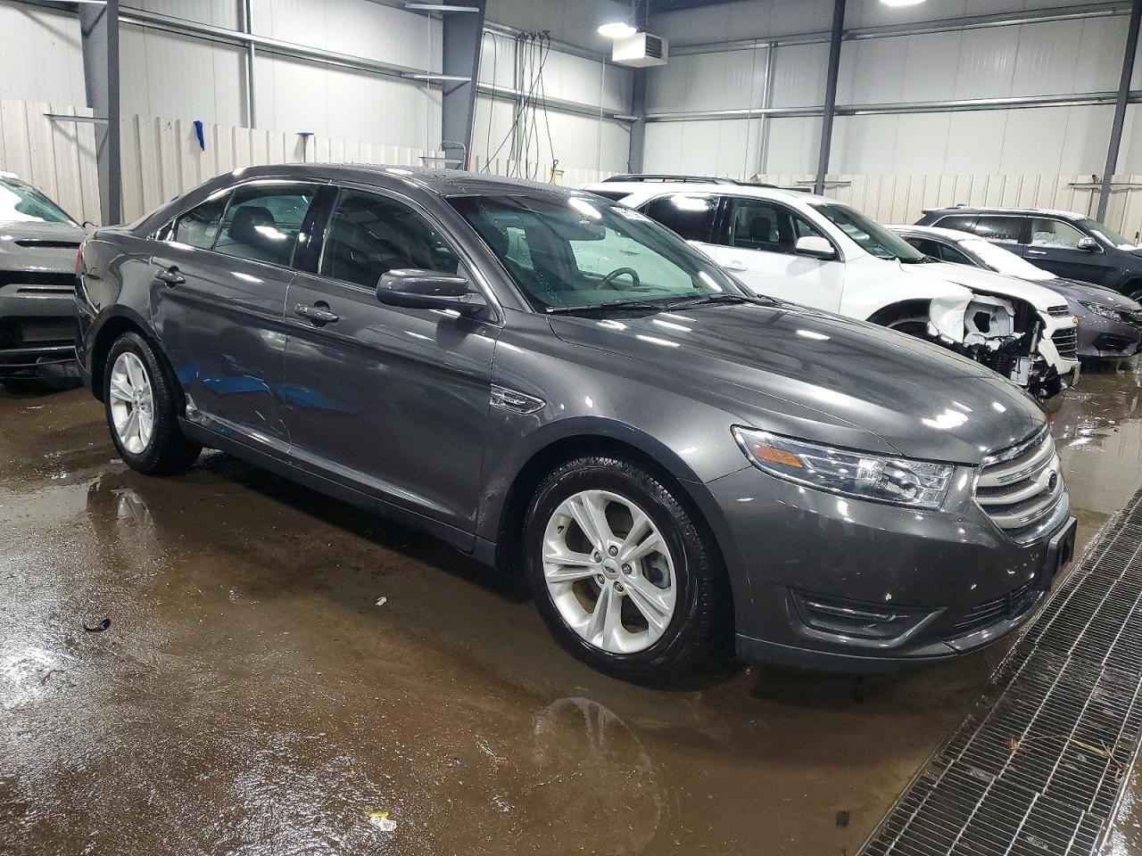 2015 FORD TAURUS SEL photo 4