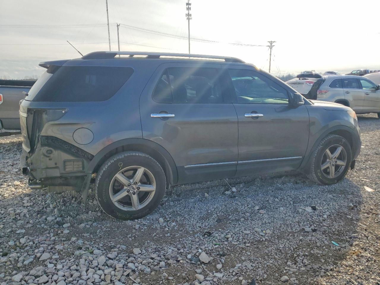 2015 FORD EXPLORER XLT photo 3