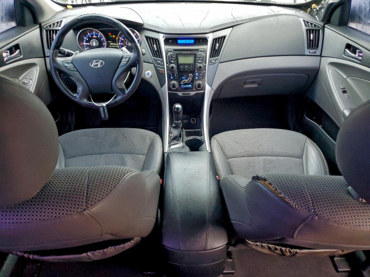 2011 HYUNDAI SONATA SE photo 8