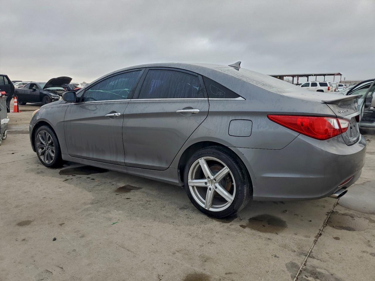 2011 HYUNDAI SONATA SE photo 2