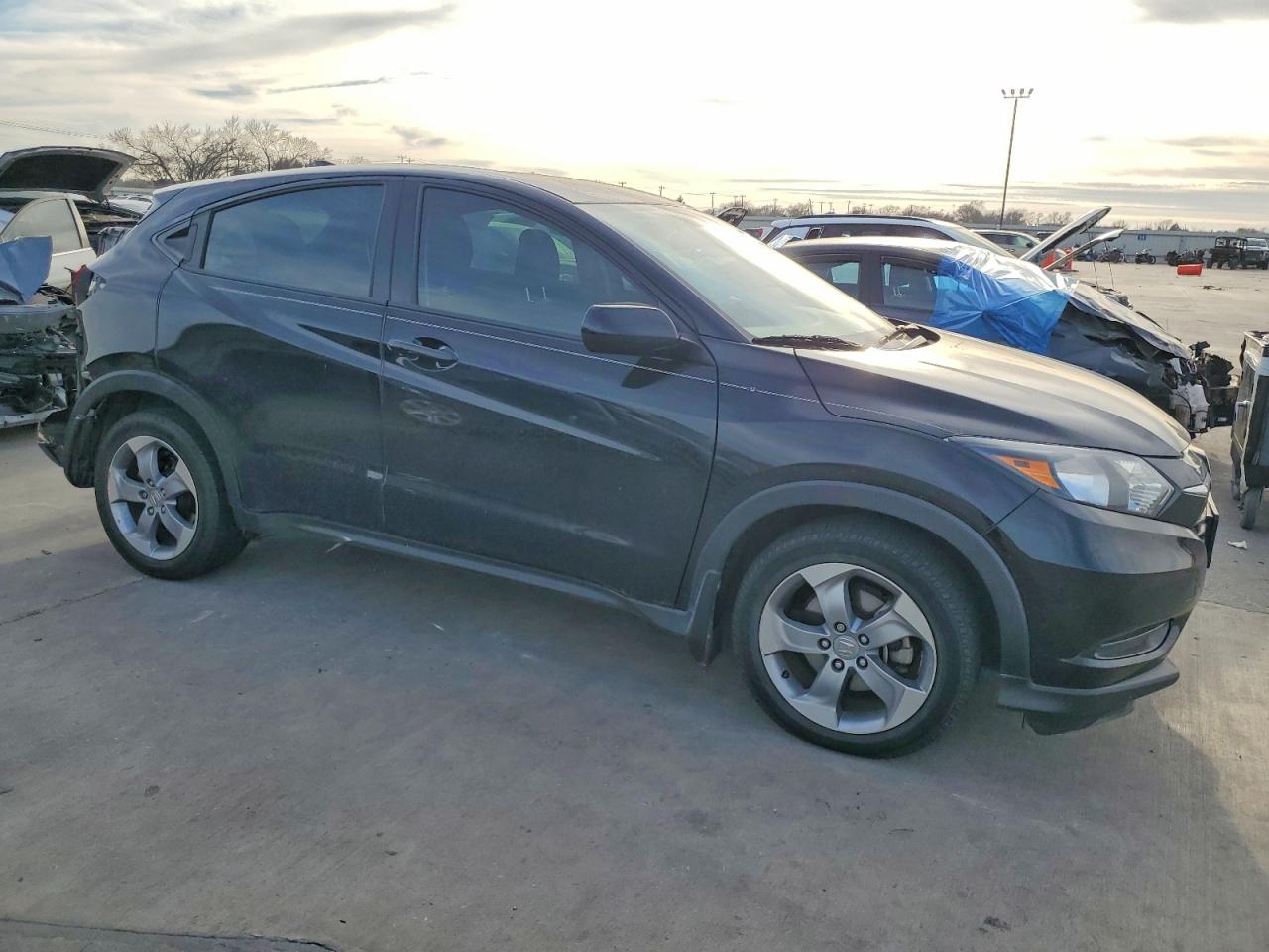 2016 HONDA HR-V LX photo 4