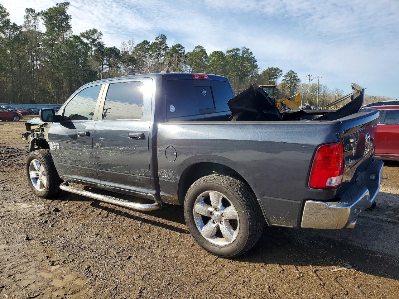2019 RAM 1500 CLASSIC SLT photo 2
