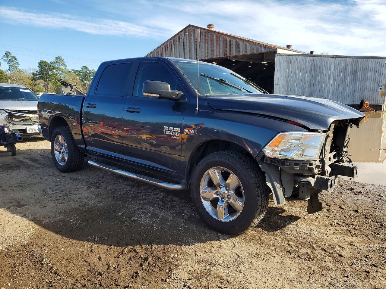 2019 RAM 1500 CLASSIC SLT photo 4