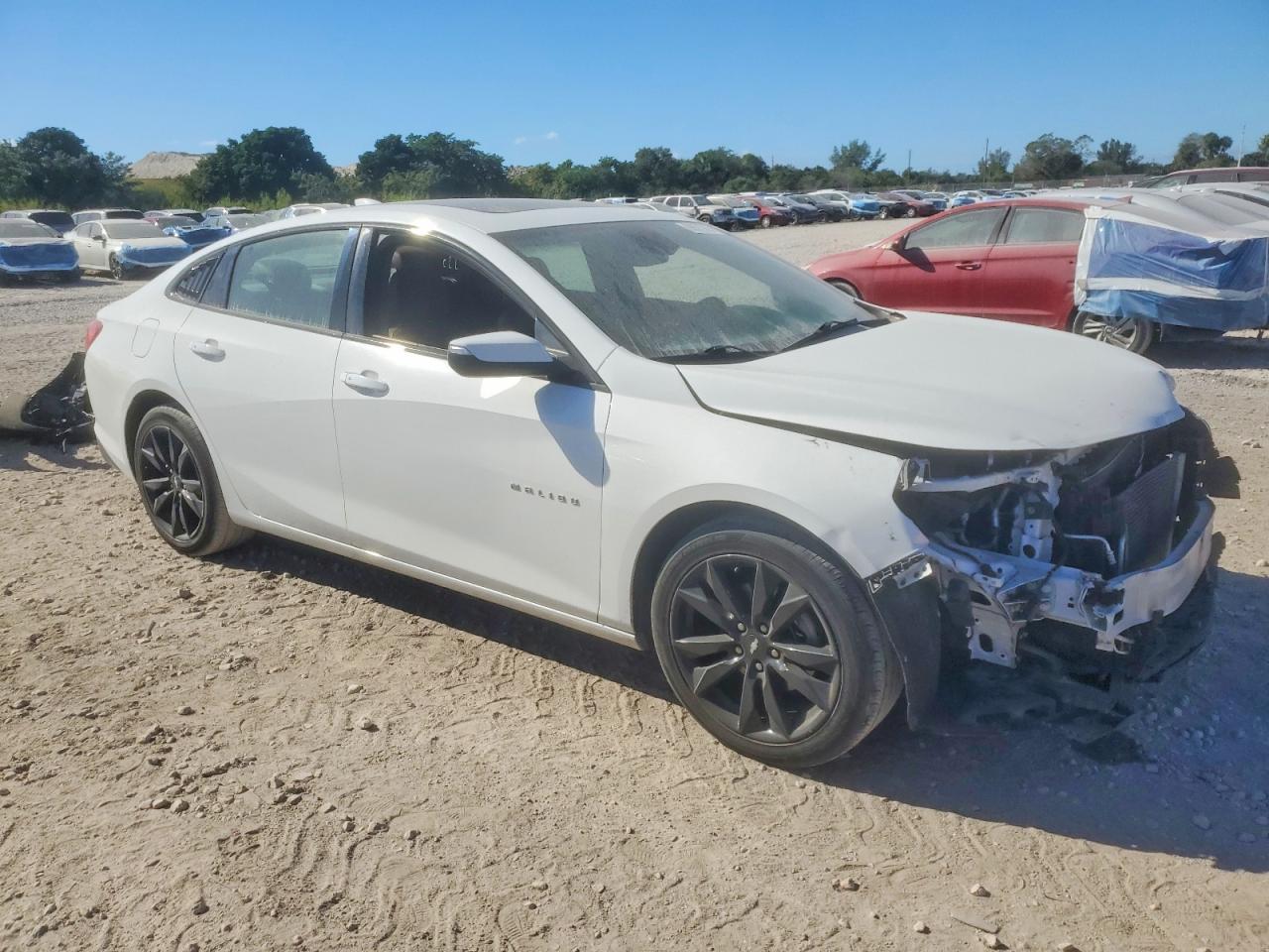 2017 CHEVROLET MALIBU LT photo 4