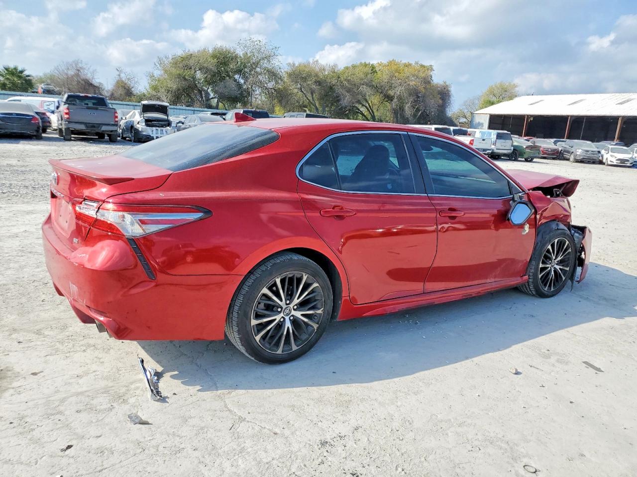 2019 TOYOTA CAMRY L photo 3
