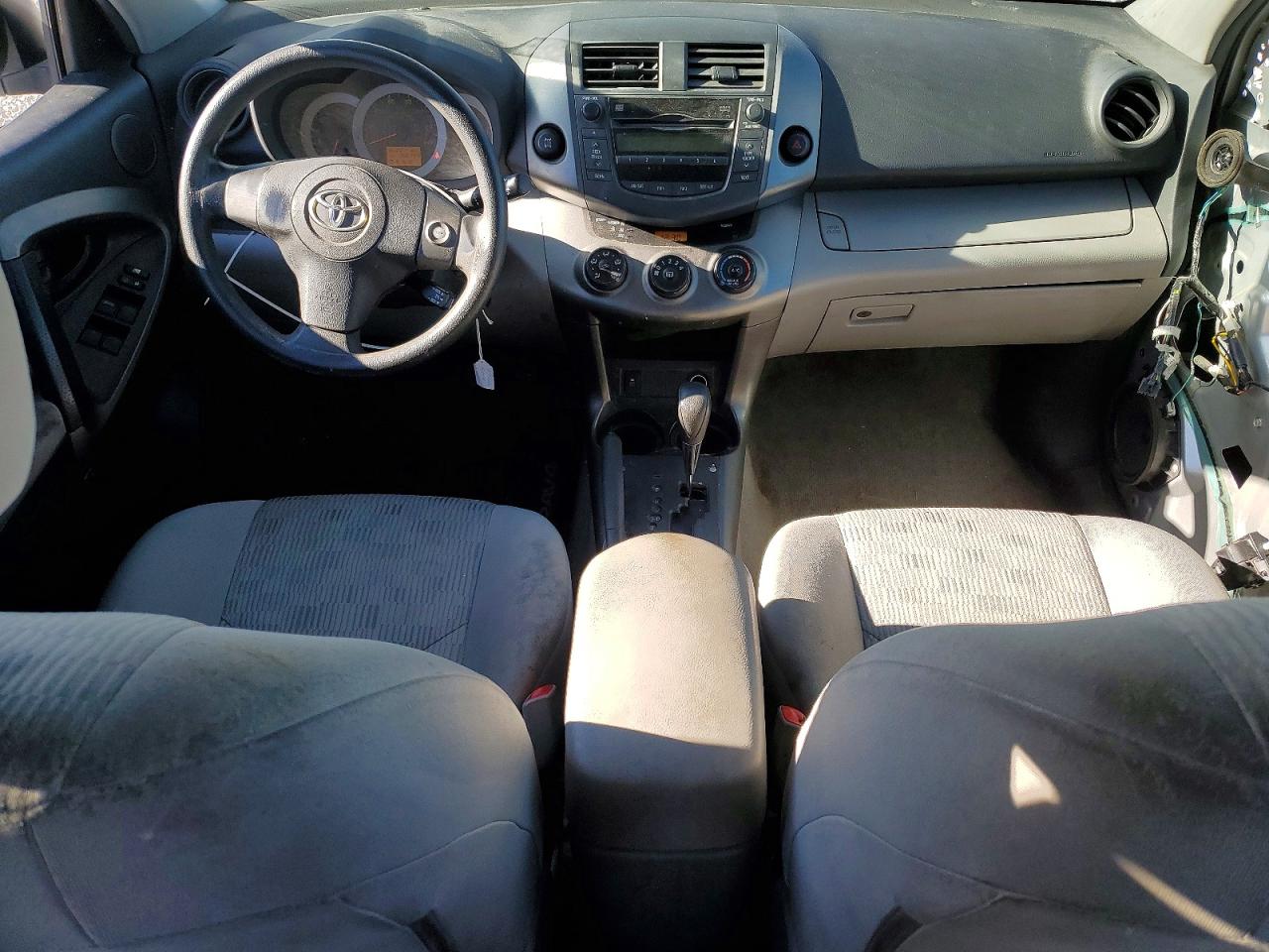 2011 TOYOTA RAV4 photo 8