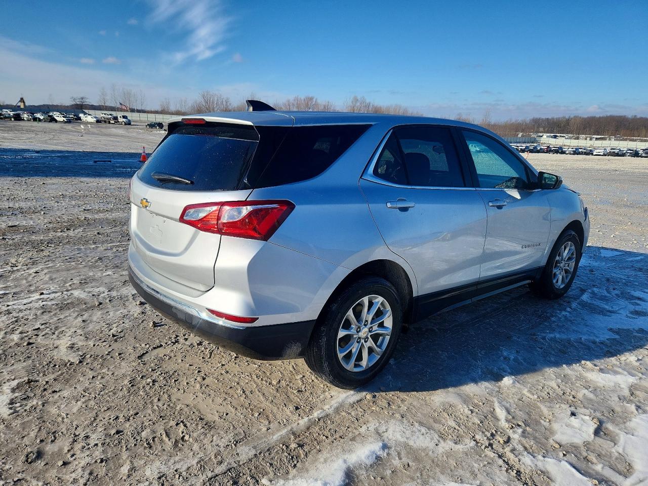 2021 CHEVROLET EQUINOX LT photo 3