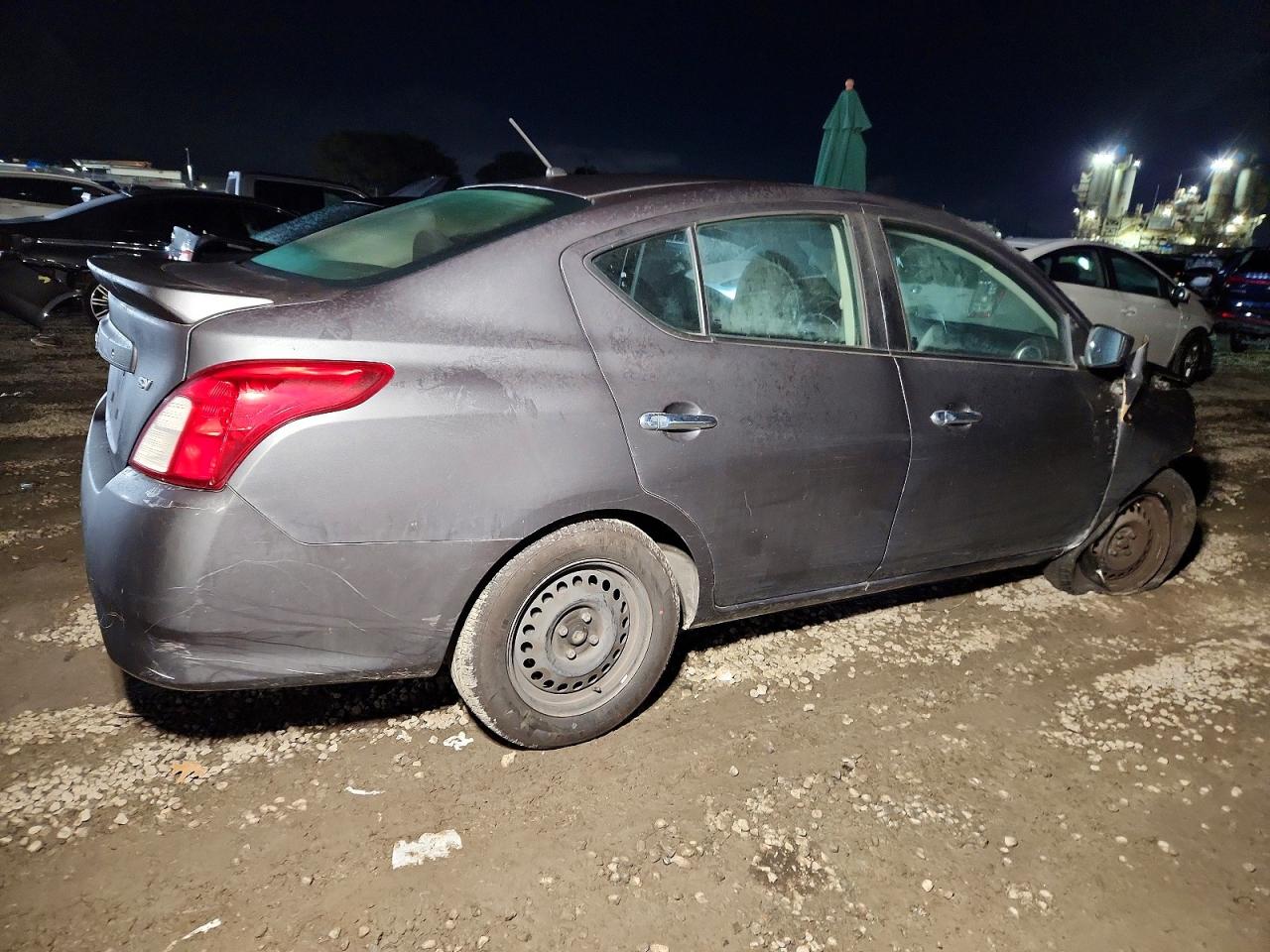 2018 NISSAN VERSA S photo 3