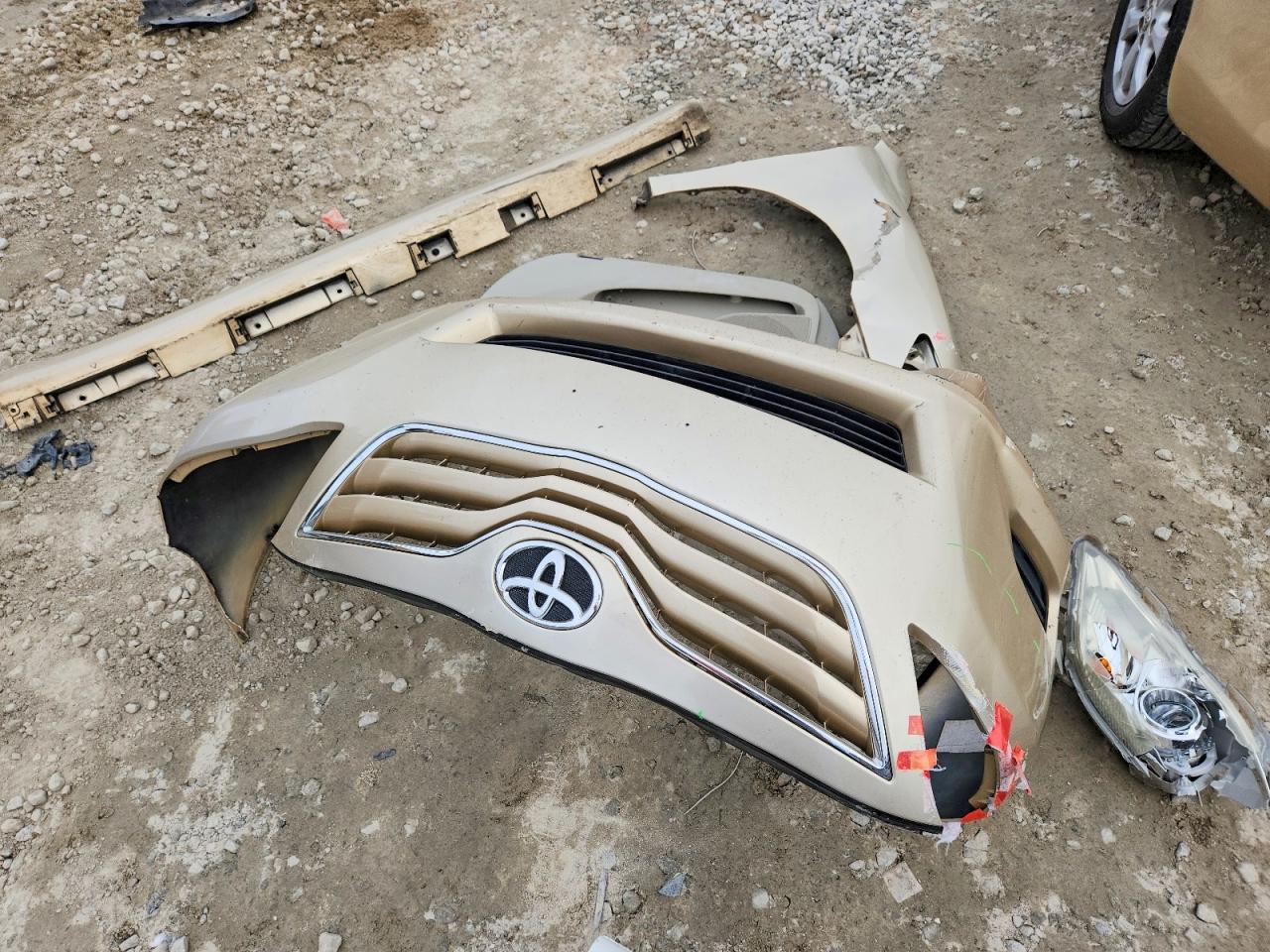 2011 TOYOTA CAMRY BASE photo 12