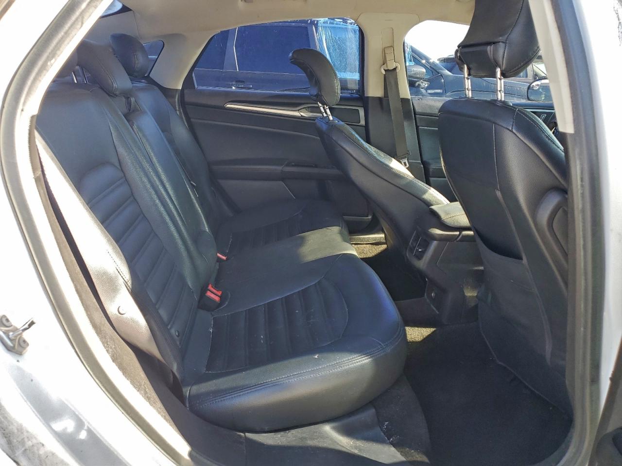 2016 FORD FUSION SE photo 19