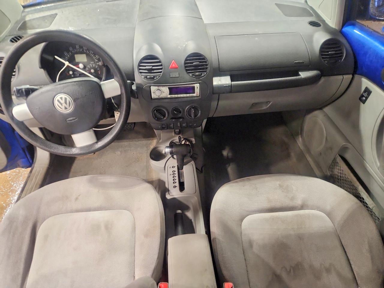 2004 VOLKSWAGEN NEW BEETLE GLS photo 8