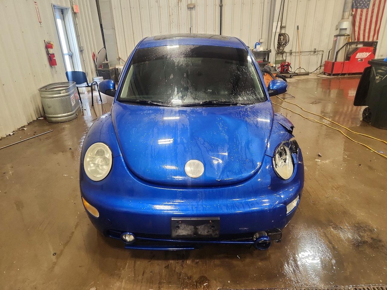 2004 VOLKSWAGEN NEW BEETLE GLS photo 5