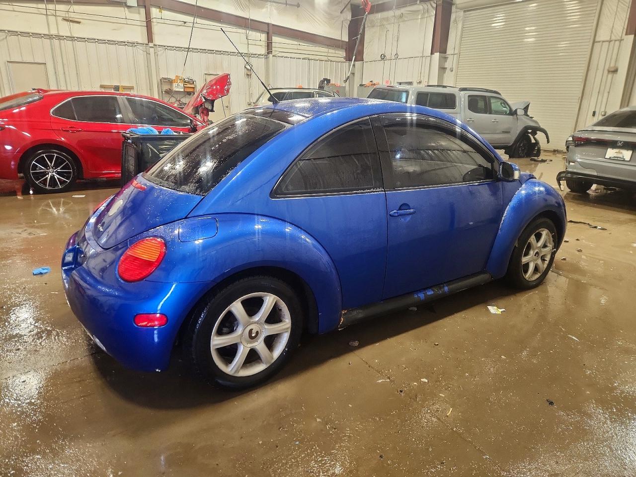 2004 VOLKSWAGEN NEW BEETLE GLS photo 3