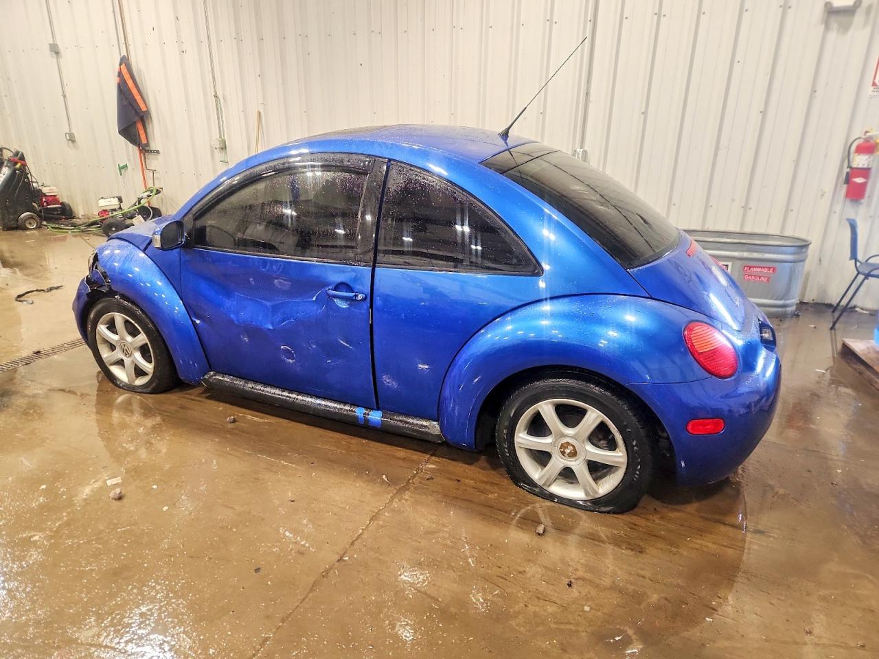 2004 VOLKSWAGEN NEW BEETLE GLS photo 2