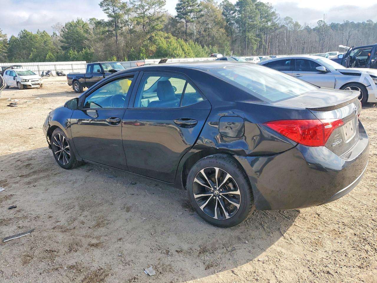 2018 TOYOTA COROLLA L photo 3