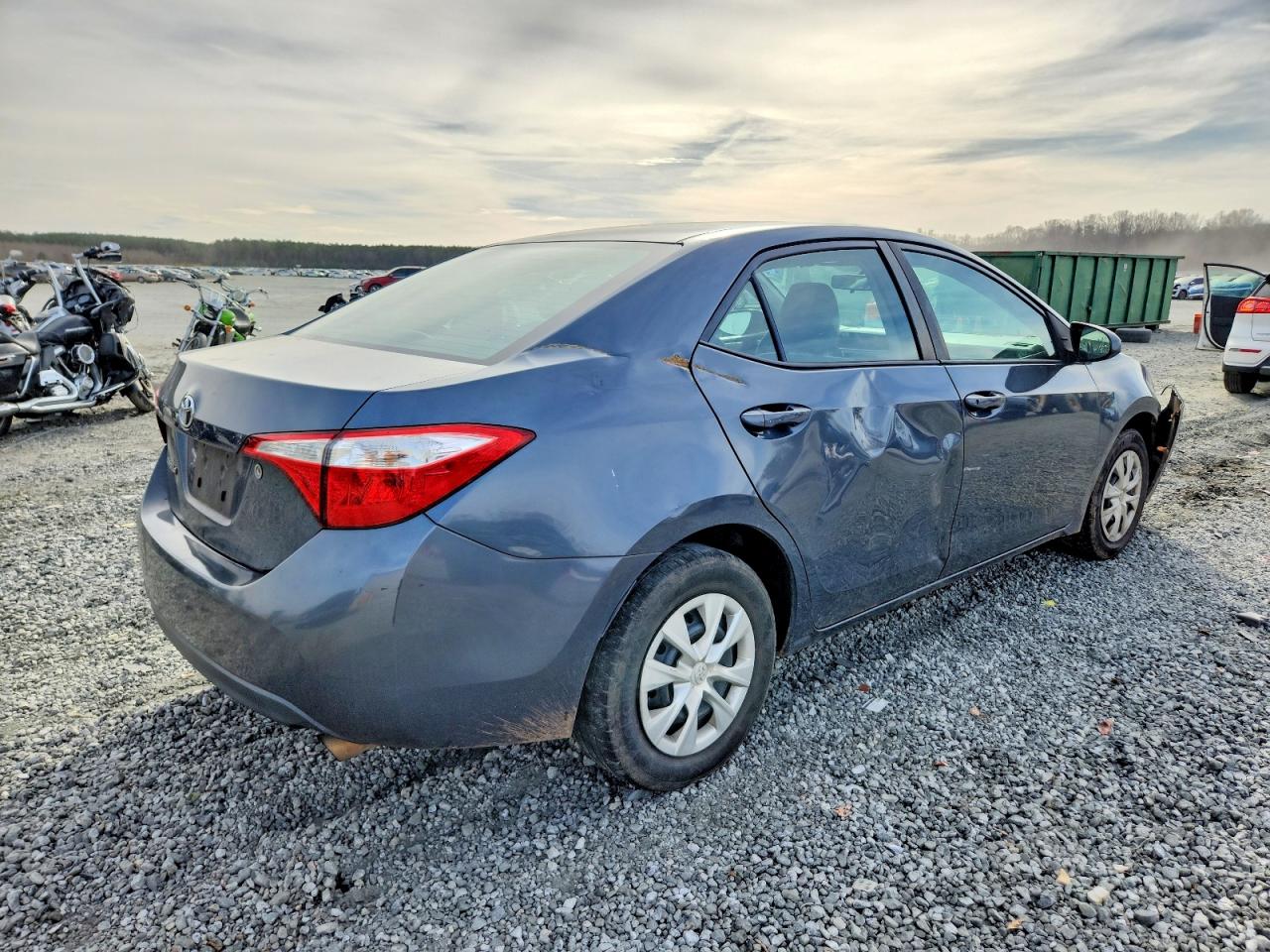 2015 TOYOTA COROLLA L photo 3