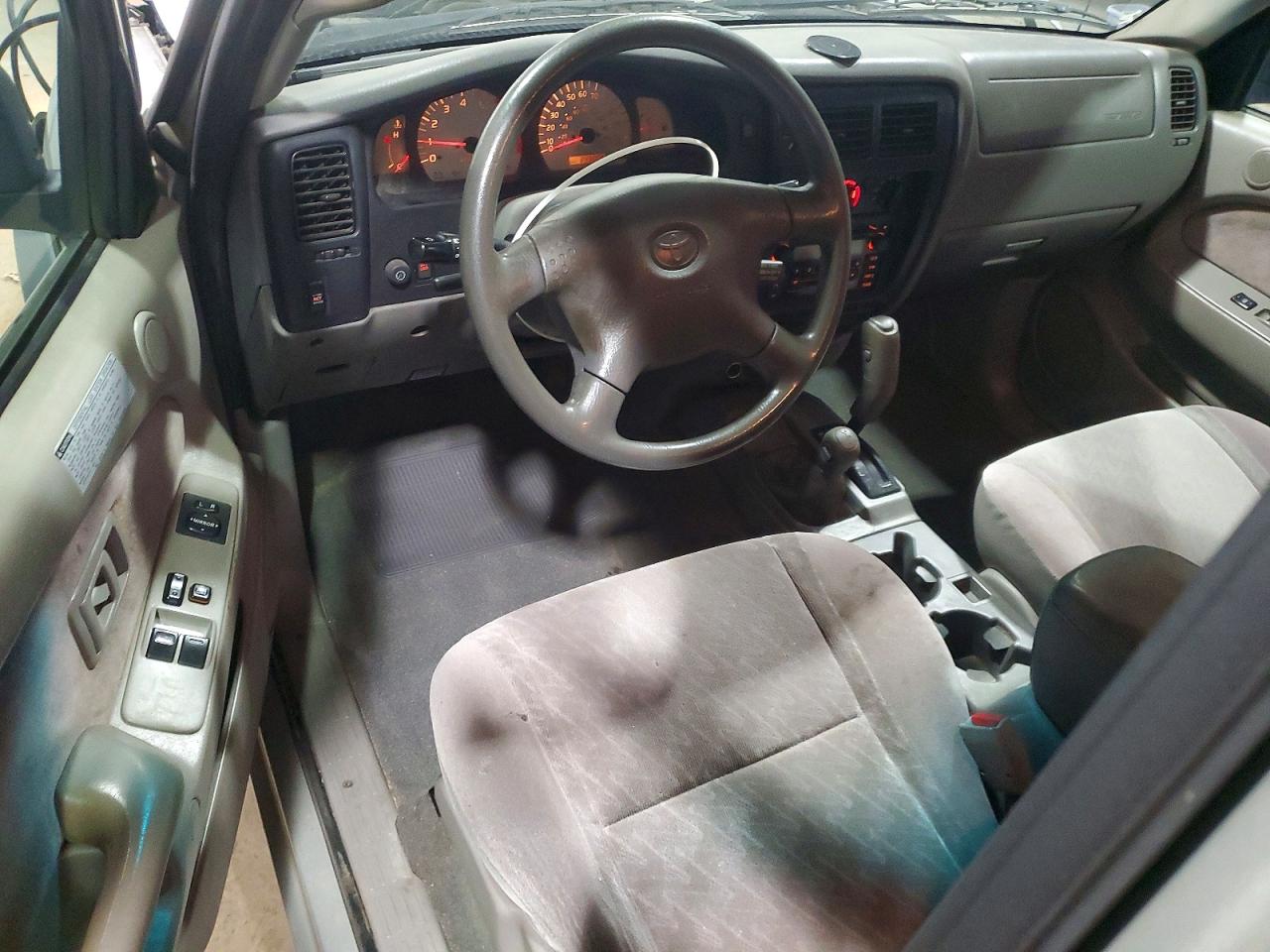 2004 TOYOTA TACOMA XTRACAB photo 8