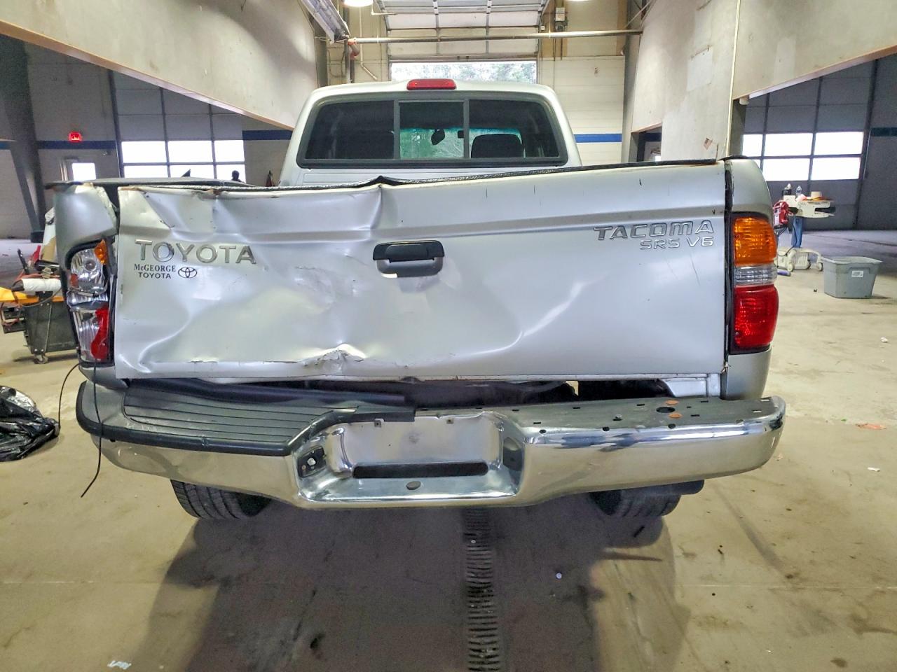 2004 TOYOTA TACOMA XTRACAB photo 6