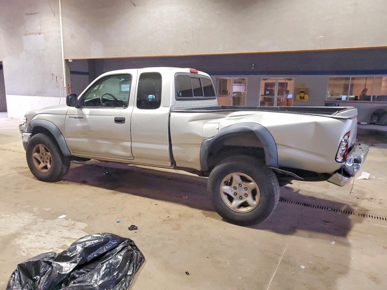 2004 TOYOTA TACOMA XTRACAB photo 2