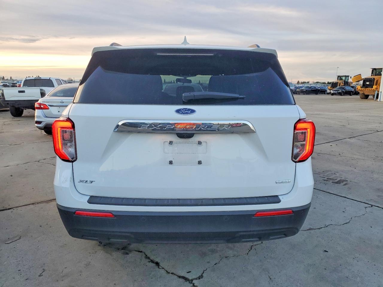 2020 FORD EXPLORER XLT photo 6