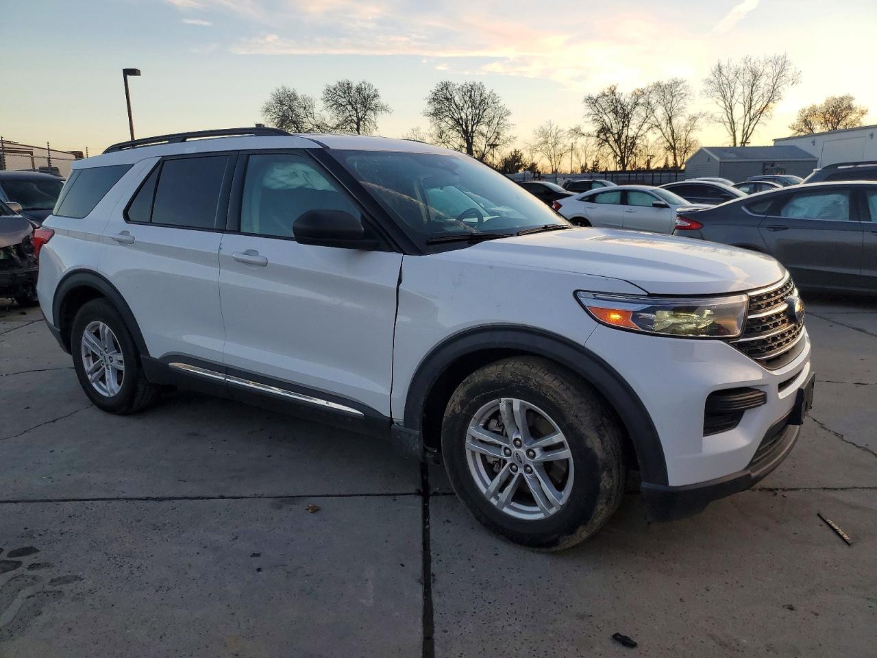 2020 FORD EXPLORER XLT photo 4