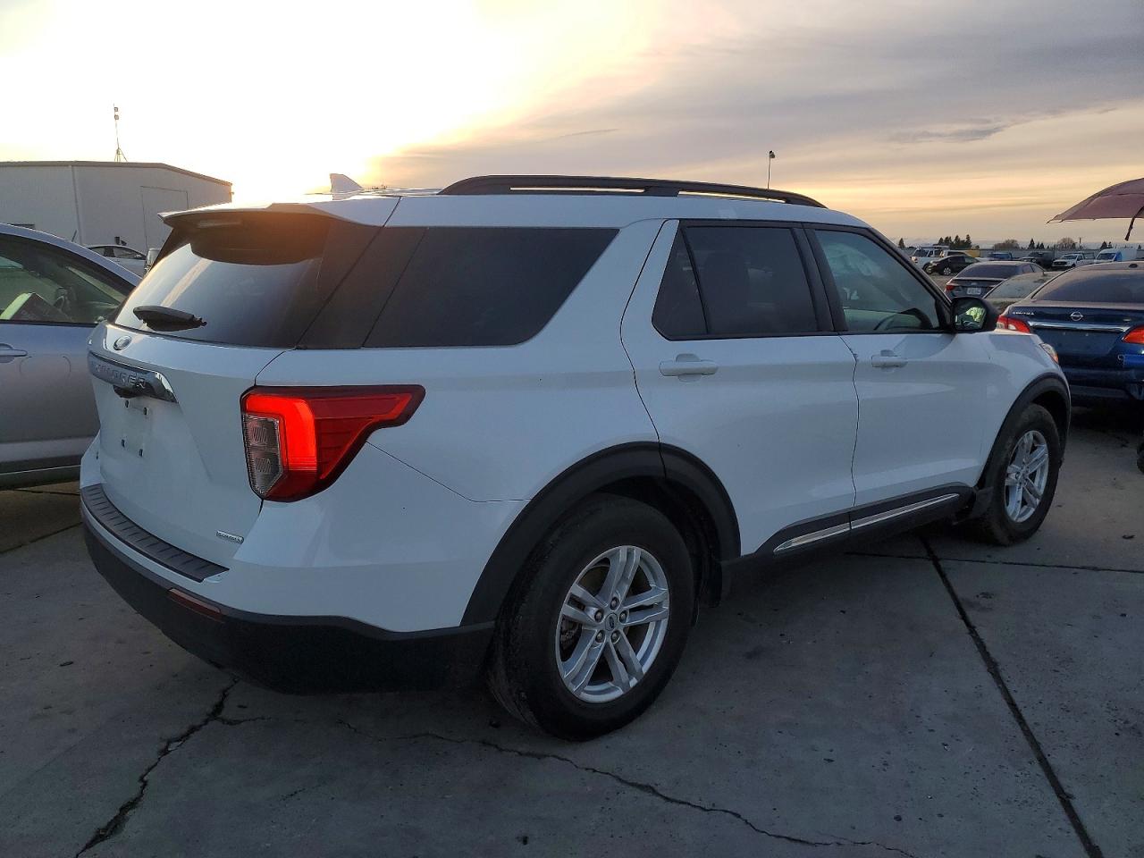 2020 FORD EXPLORER XLT photo 3