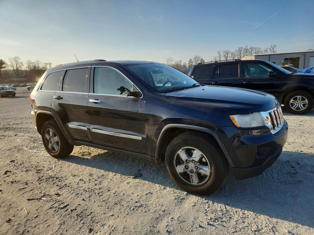 2011 JEEP GRAND CHEROKEE LAREDO photo 4