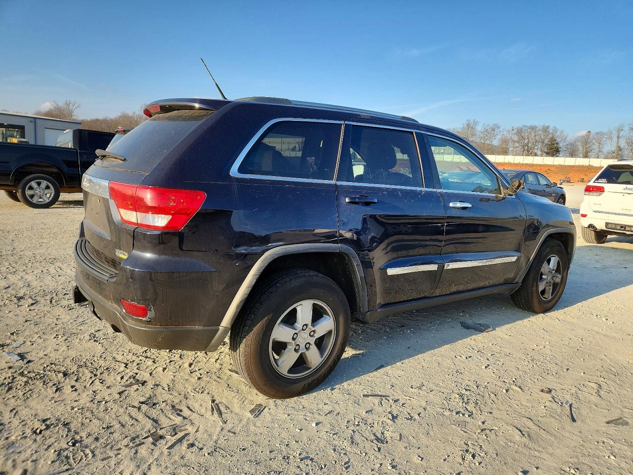 2011 JEEP GRAND CHEROKEE LAREDO photo 3