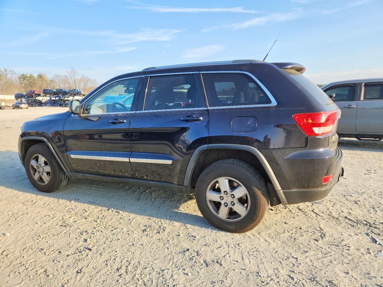 2011 JEEP GRAND CHEROKEE LAREDO photo 2