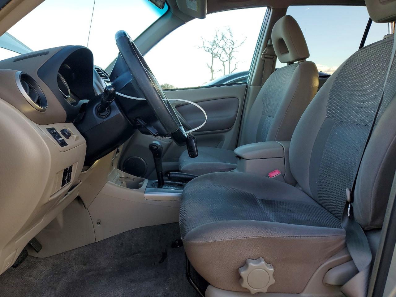 2004 TOYOTA RAV4 photo 7