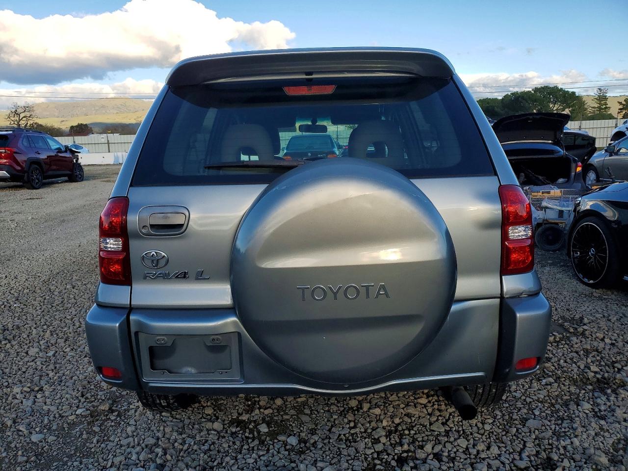 2004 TOYOTA RAV4 photo 6
