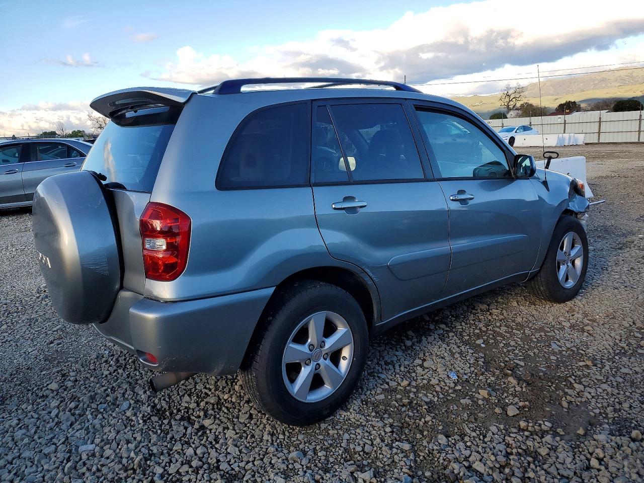 2004 TOYOTA RAV4 photo 3