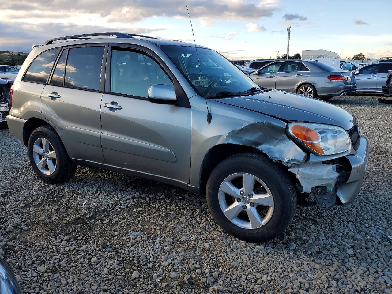 2004 TOYOTA RAV4 photo 4