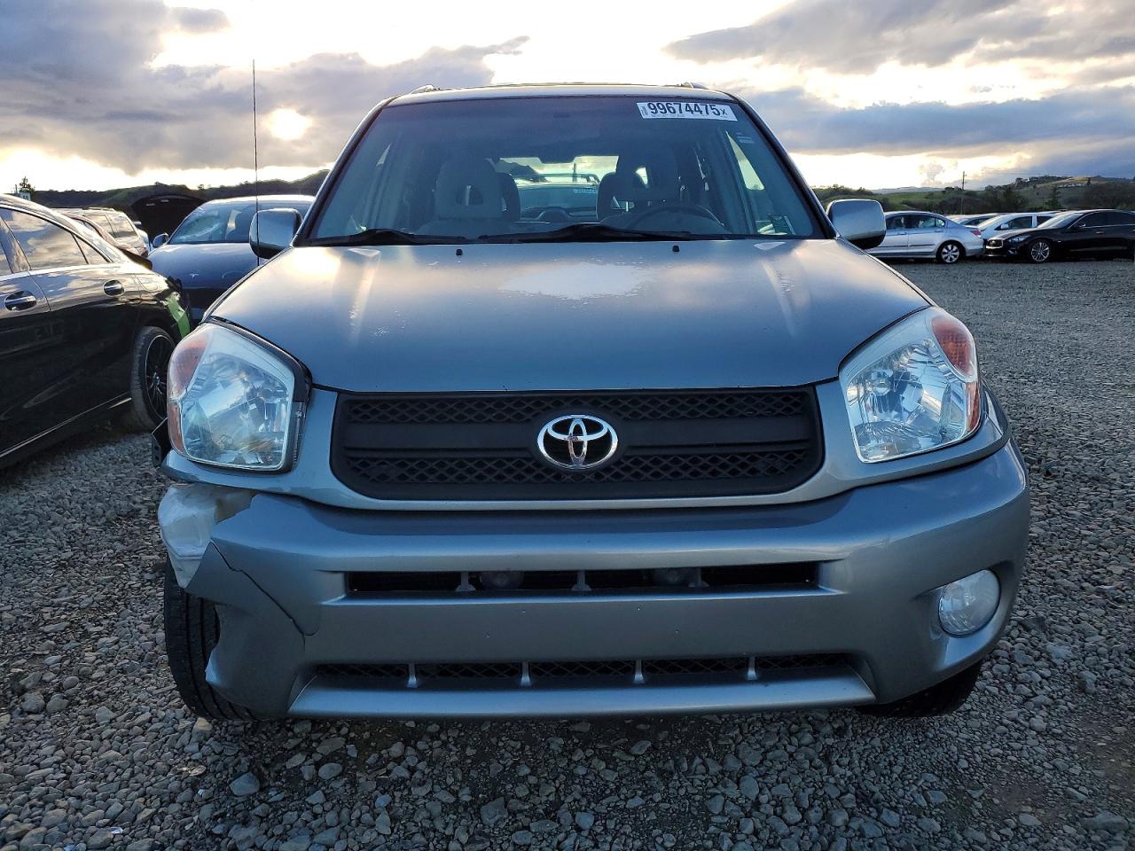 2004 TOYOTA RAV4 photo 5