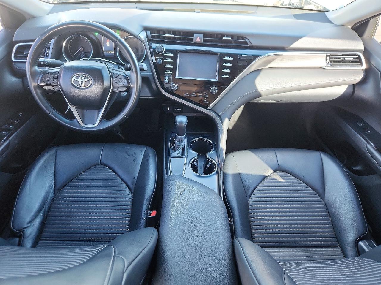 2018 TOYOTA CAMRY SE photo 8