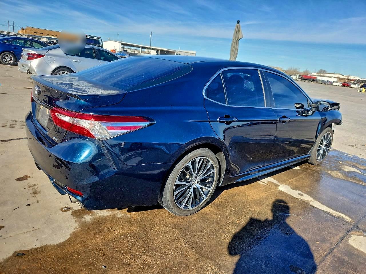 2018 TOYOTA CAMRY SE photo 3