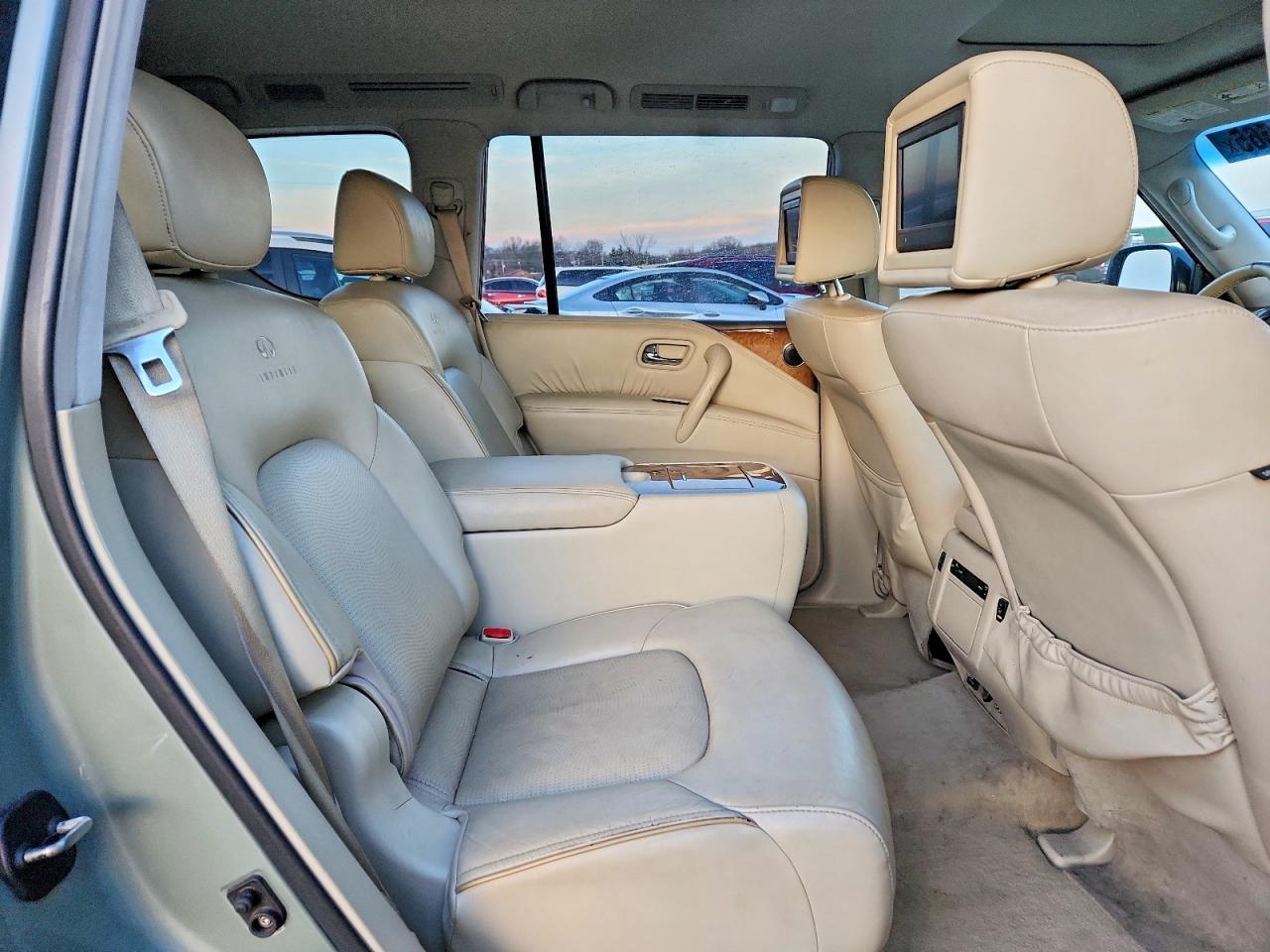 2012 INFINITI QX56 photo 11