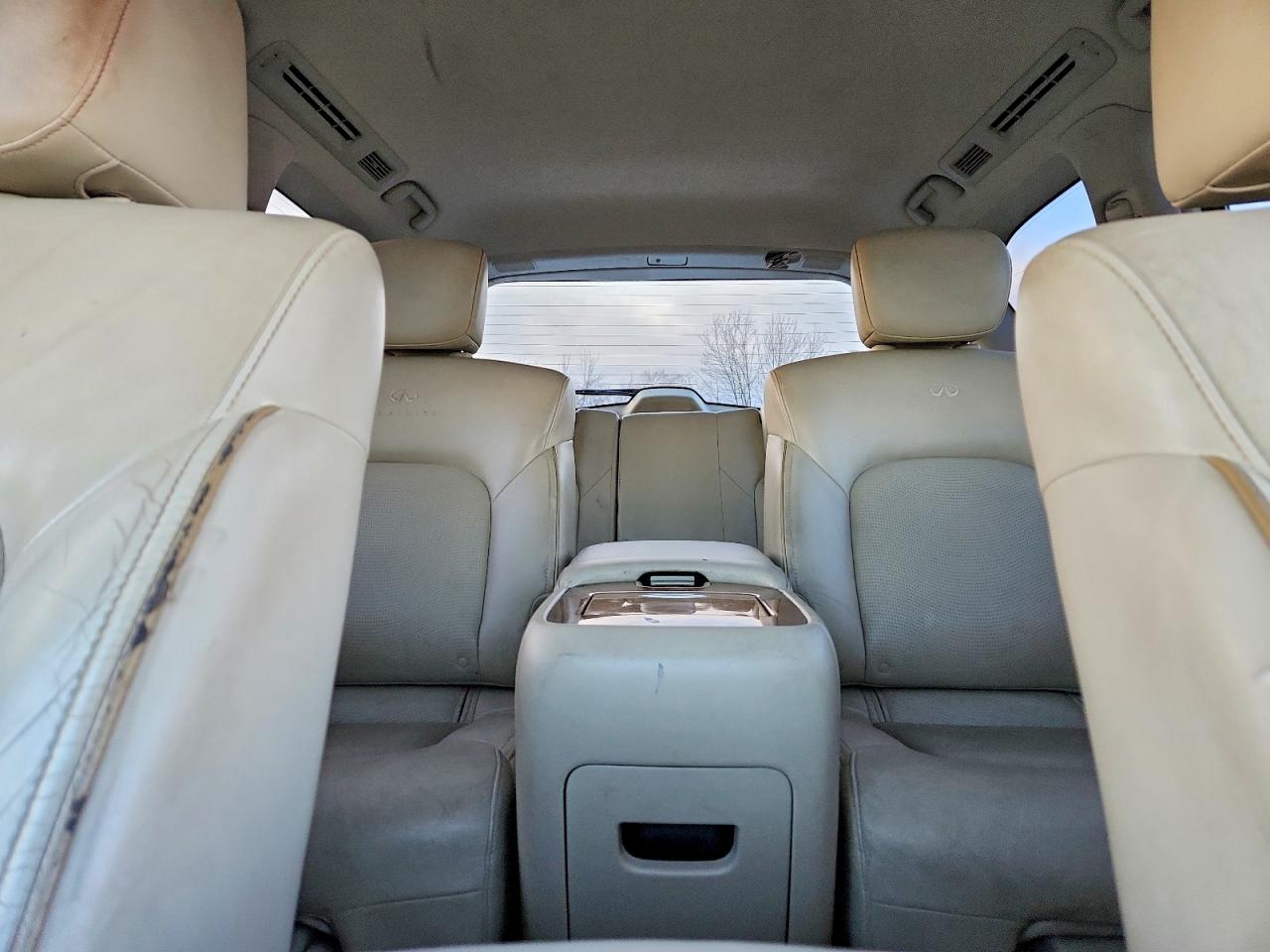 2012 INFINITI QX56 photo 10