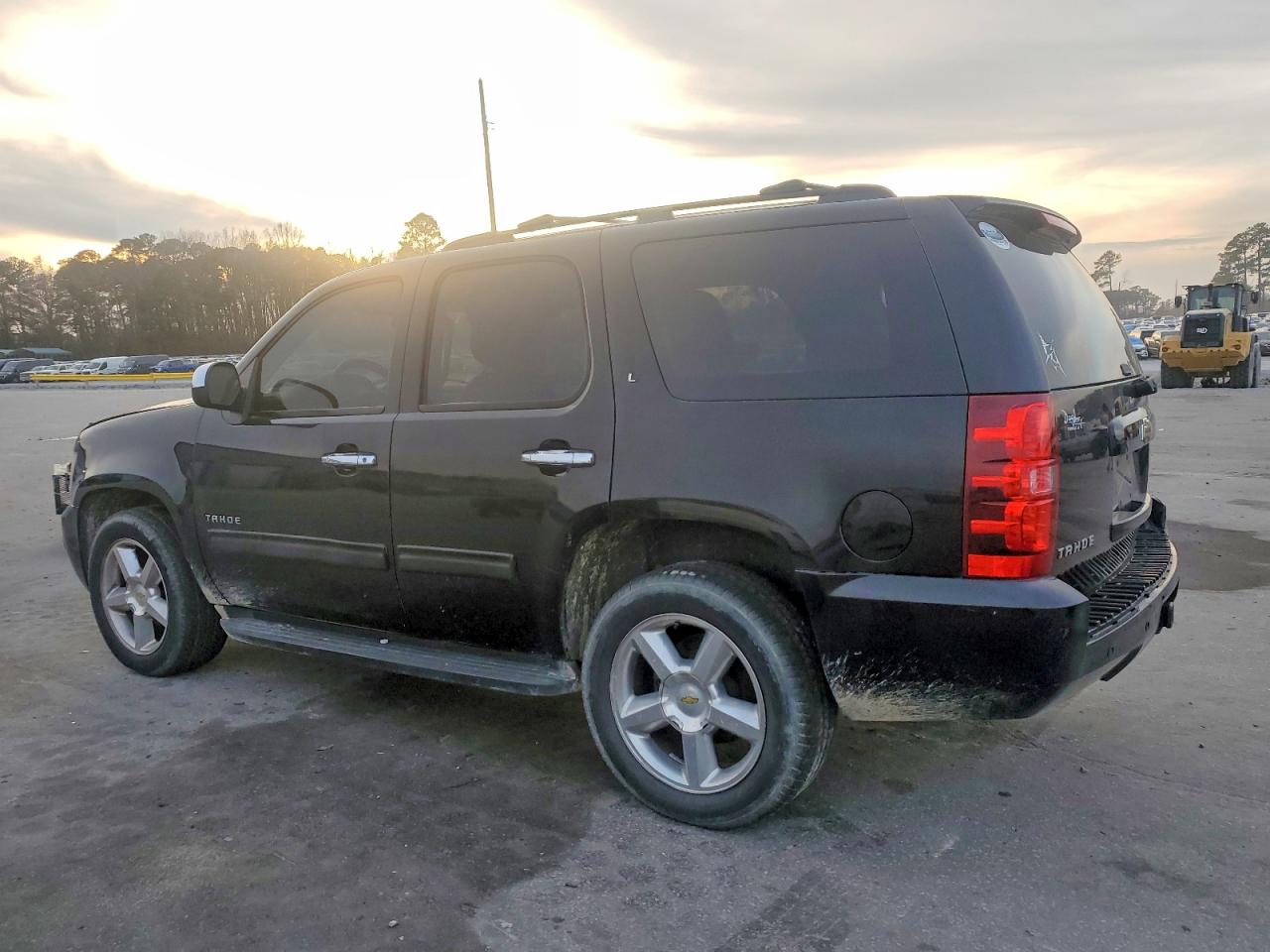 2011 CHEVROLET TAHOE C1500 LT photo 2