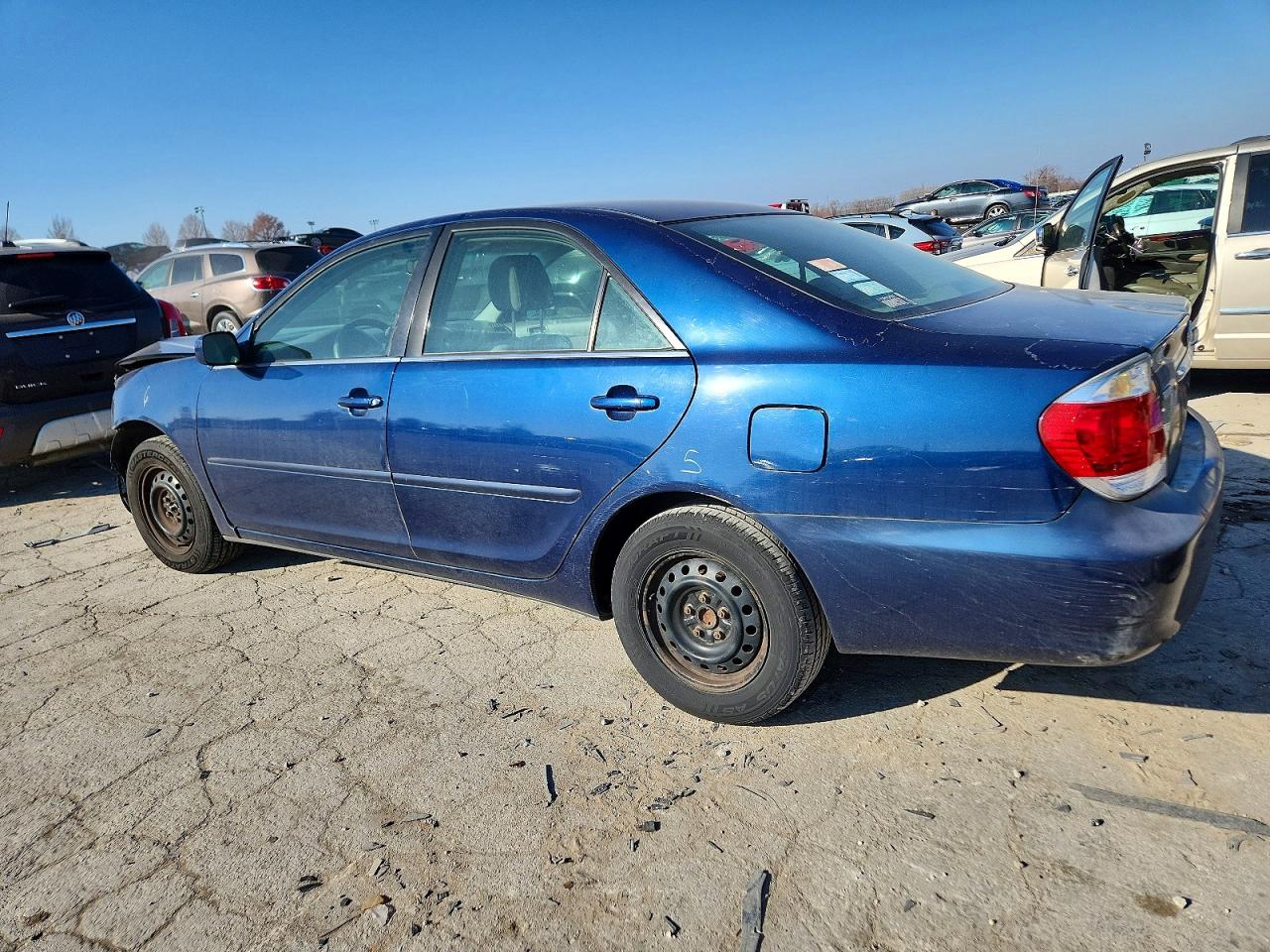 2005 TOYOTA CAMRY LE photo 2