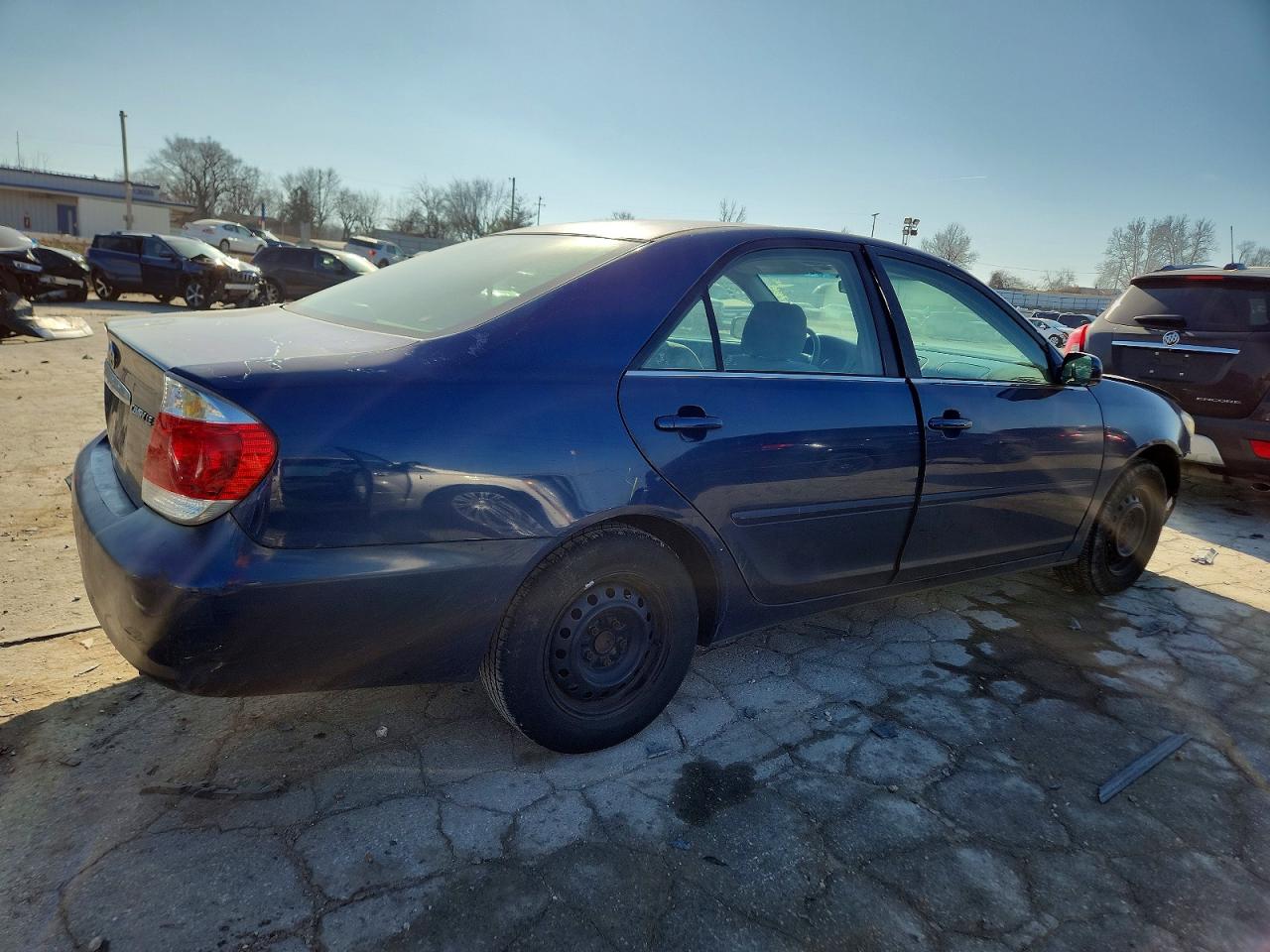 2005 TOYOTA CAMRY LE photo 3