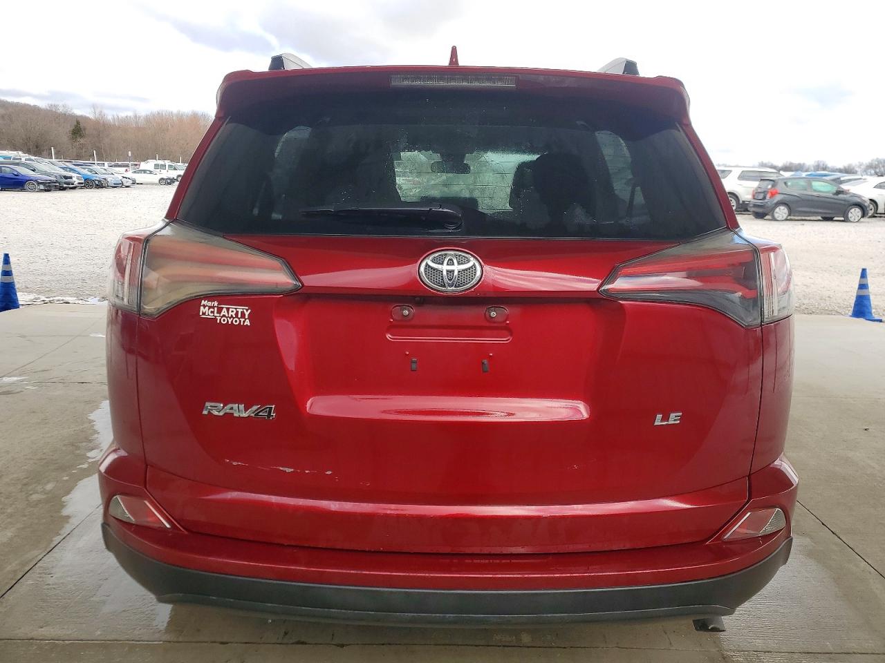 2018 TOYOTA RAV4 LE photo 6