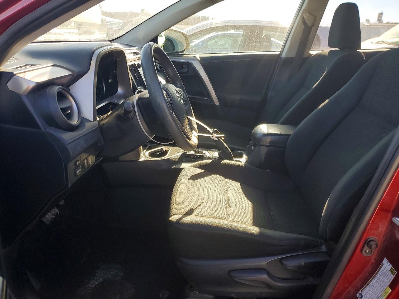 2018 TOYOTA RAV4 LE photo 7