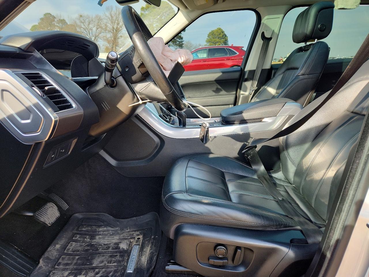 2018 LAND ROVER RANGE ROVER SPORT SE photo 7