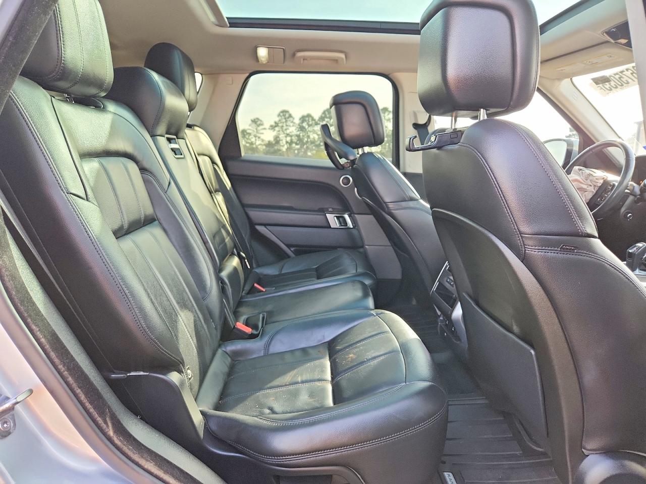 2018 LAND ROVER RANGE ROVER SPORT SE photo 11